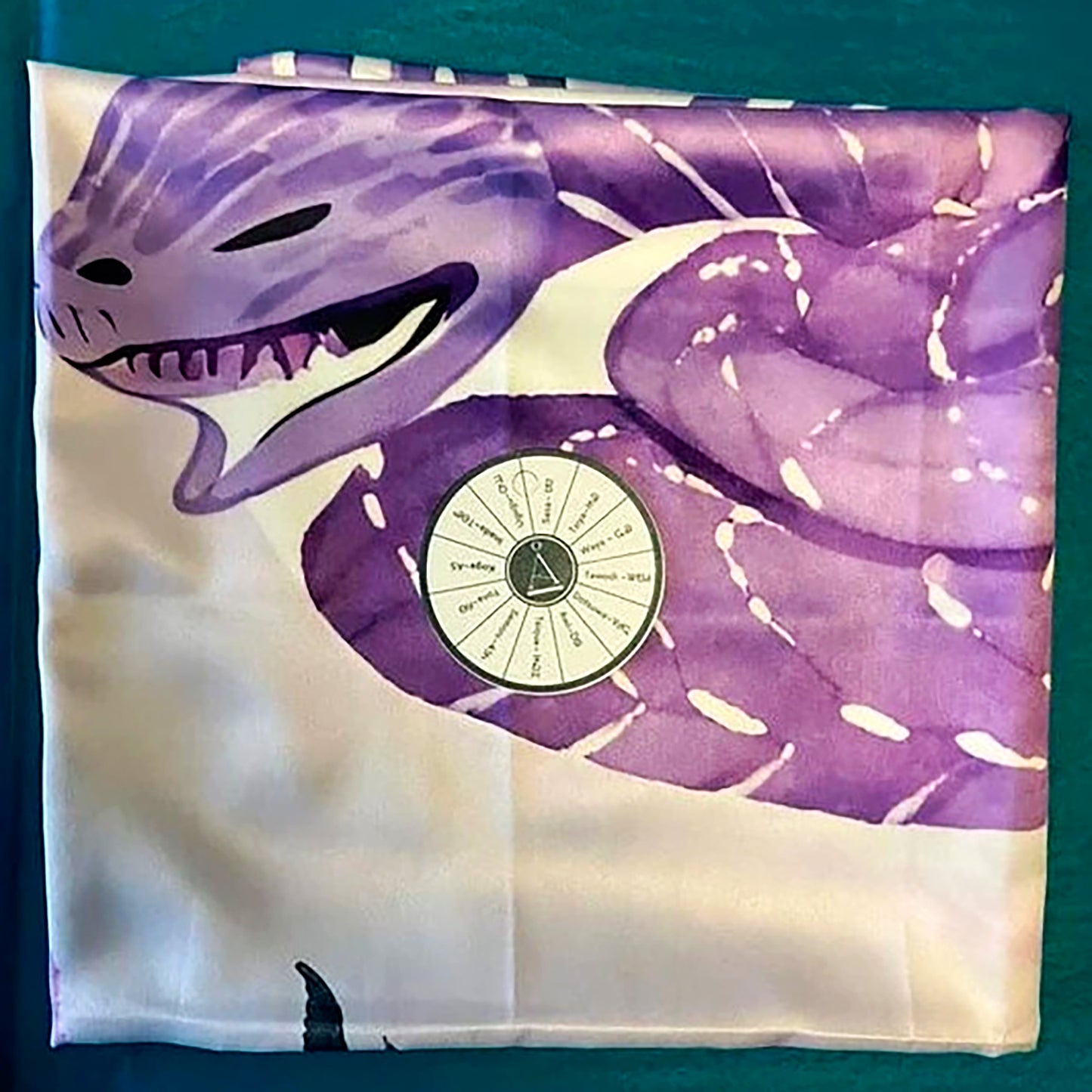 ᎢᎾᏛ (Inada) - Foulard Carré 66cm | Signe du Serpent (23 Octobre - 21 Novembre) | Astrologie Amérindienne | AKÅSA Biarritz