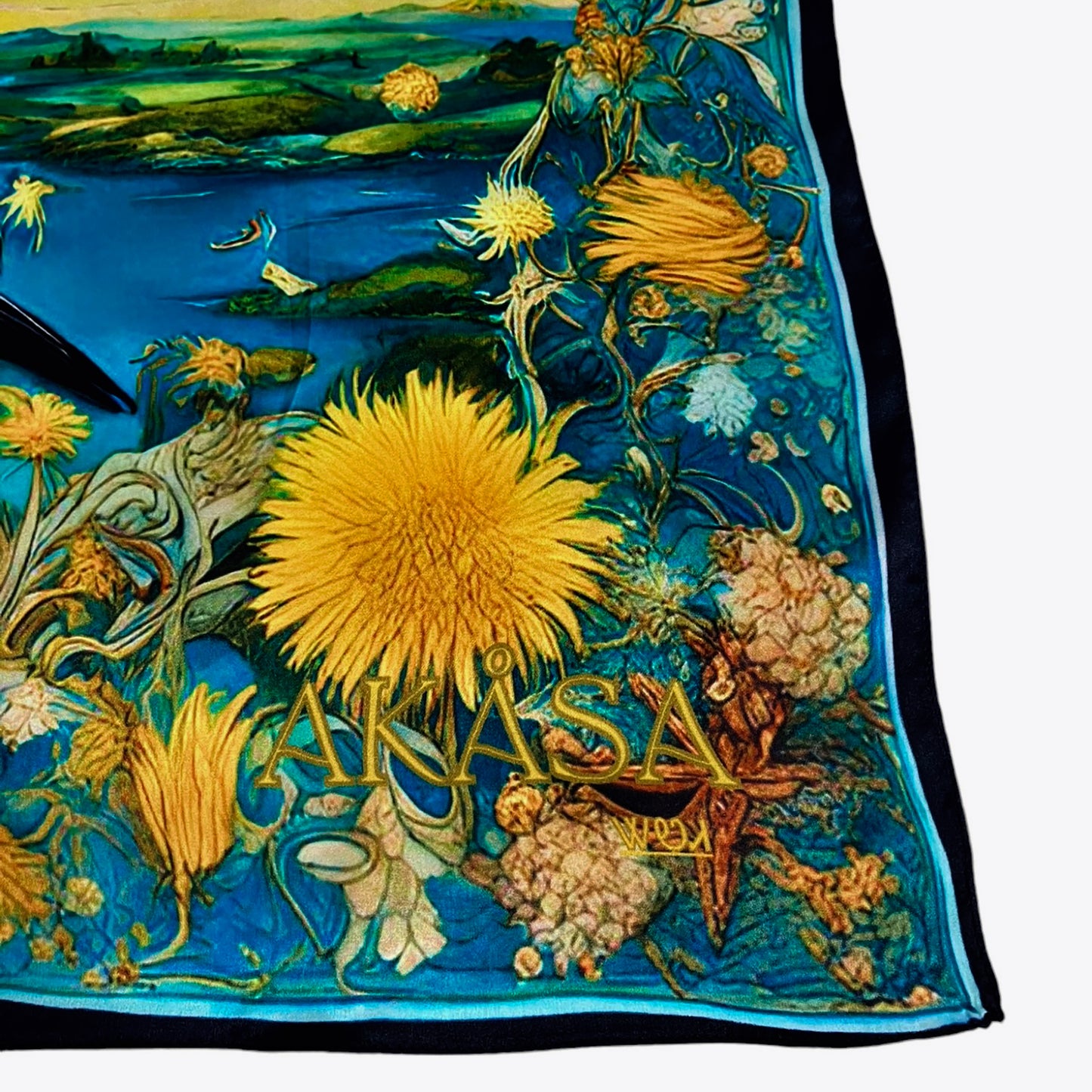 Silk Square 88 – Maison AKÅSA Biarritz – ᏔᏬᏗ –Tawodi – (Der Falke)