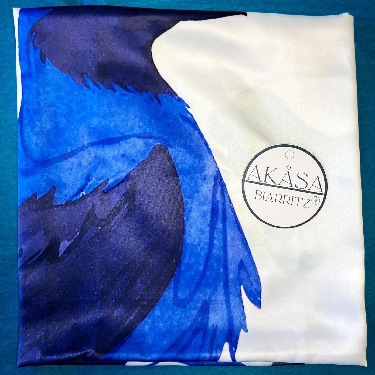 ᎪᎦ (Koga) - Foulard Carré 66cm | Signe du Corbeau (23 Septembre - 22 Octobre) | Astrologie Amérindienne | AKÅSA Biarritz