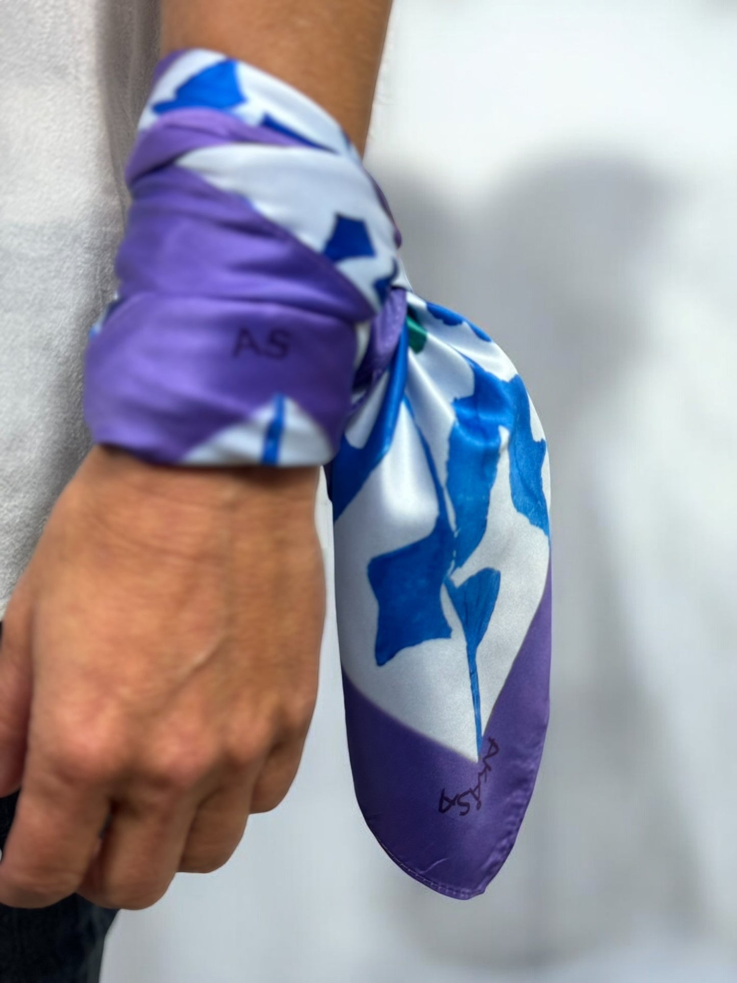 ᎪᎦ (Koga) - Foulard Carré 66cm | Signe du Corbeau (23 Septembre - 22 Octobre) | Astrologie Amérindienne | AKÅSA Biarritz