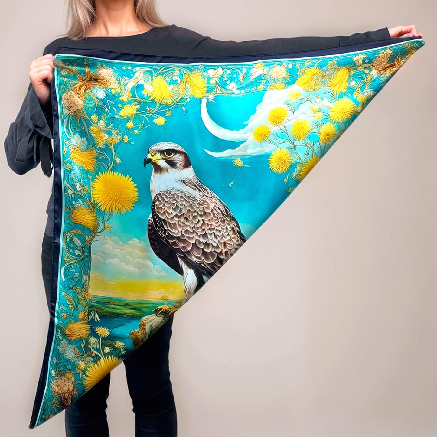 Silk Square 88 – Maison AKÅSA Biarritz – ᏔᏬᏗ –Tawodi – (Der Falke)