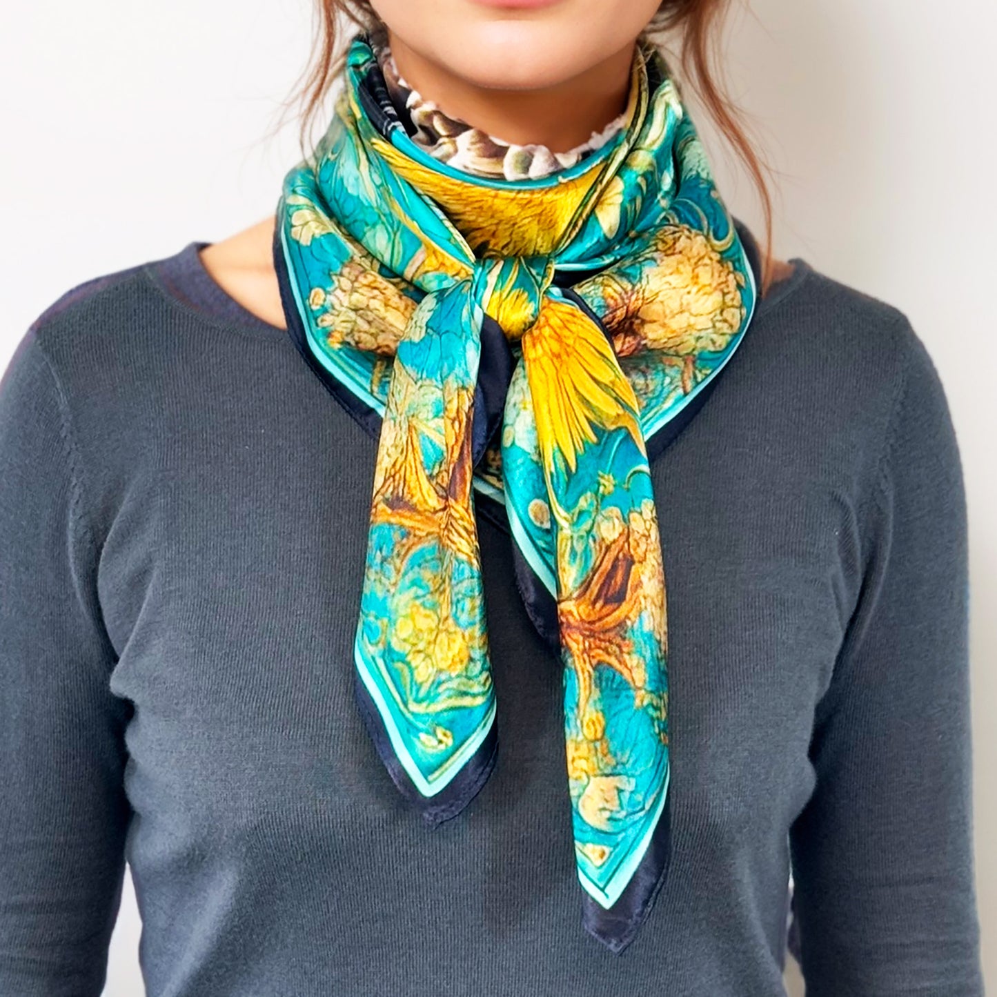 Silk Square 88 – Maison AKÅSA Biarritz – ᏔᏬᏗ –Tawodi – (Der Falke)