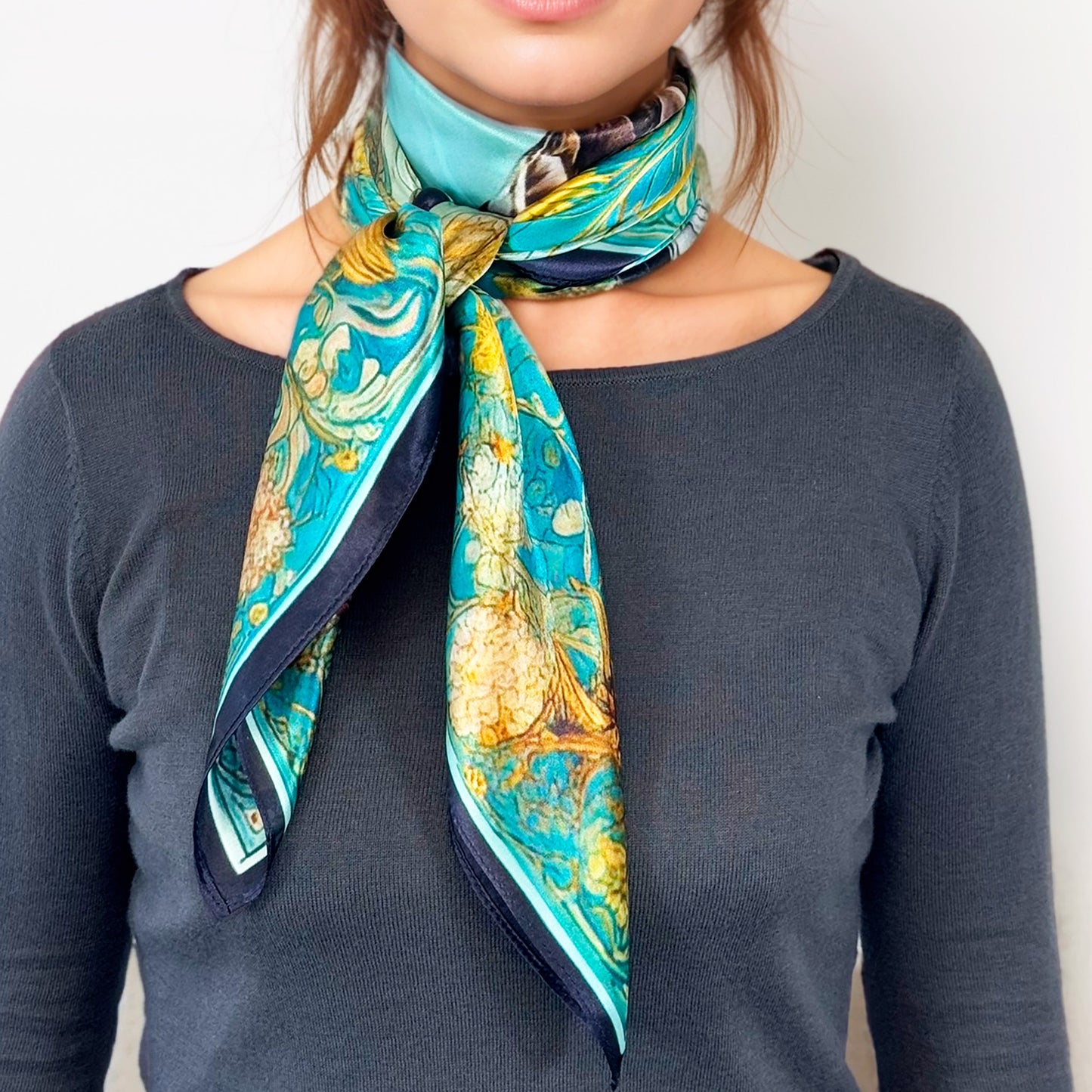 Silk Square 88 – Maison AKÅSA Biarritz – ᏔᏬᏗ –Tawodi – (Der Falke)