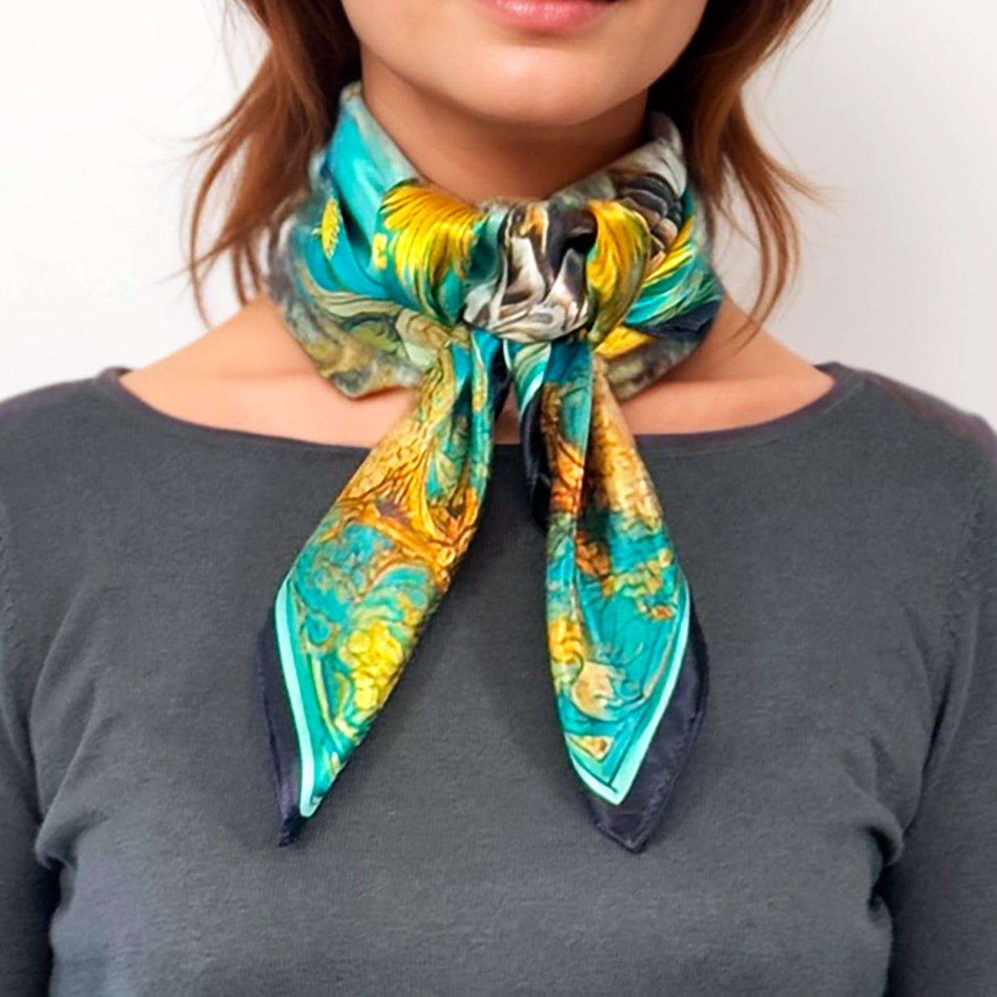 Silk Square 88 – Maison AKÅSA Biarritz – ᏔᏬᏗ –Tawodi – (Der Falke)