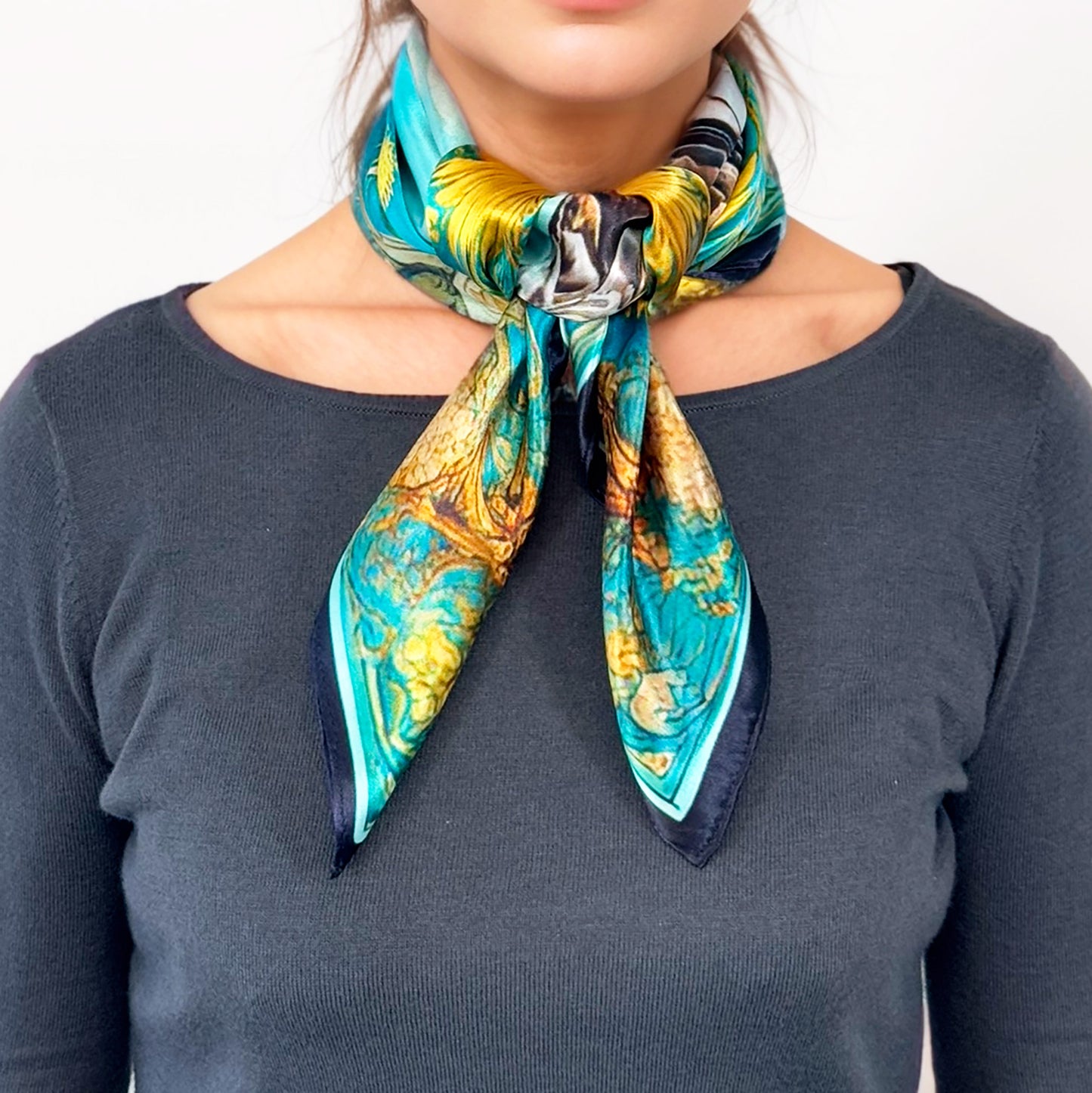 Silk Square 88 – Maison AKÅSA Biarritz – ᏔᏬᏗ –Tawodi – (Der Falke)