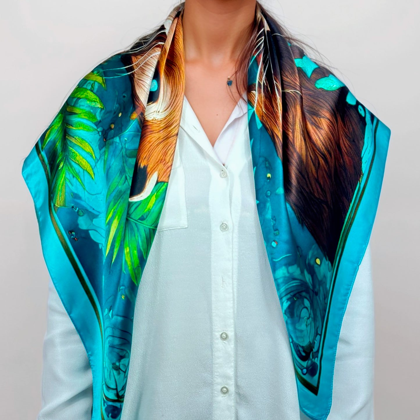 100% Silk Square – Maison AKÅSA Biarritz – ᏥᏯ – Tsiya – (La Loutre)