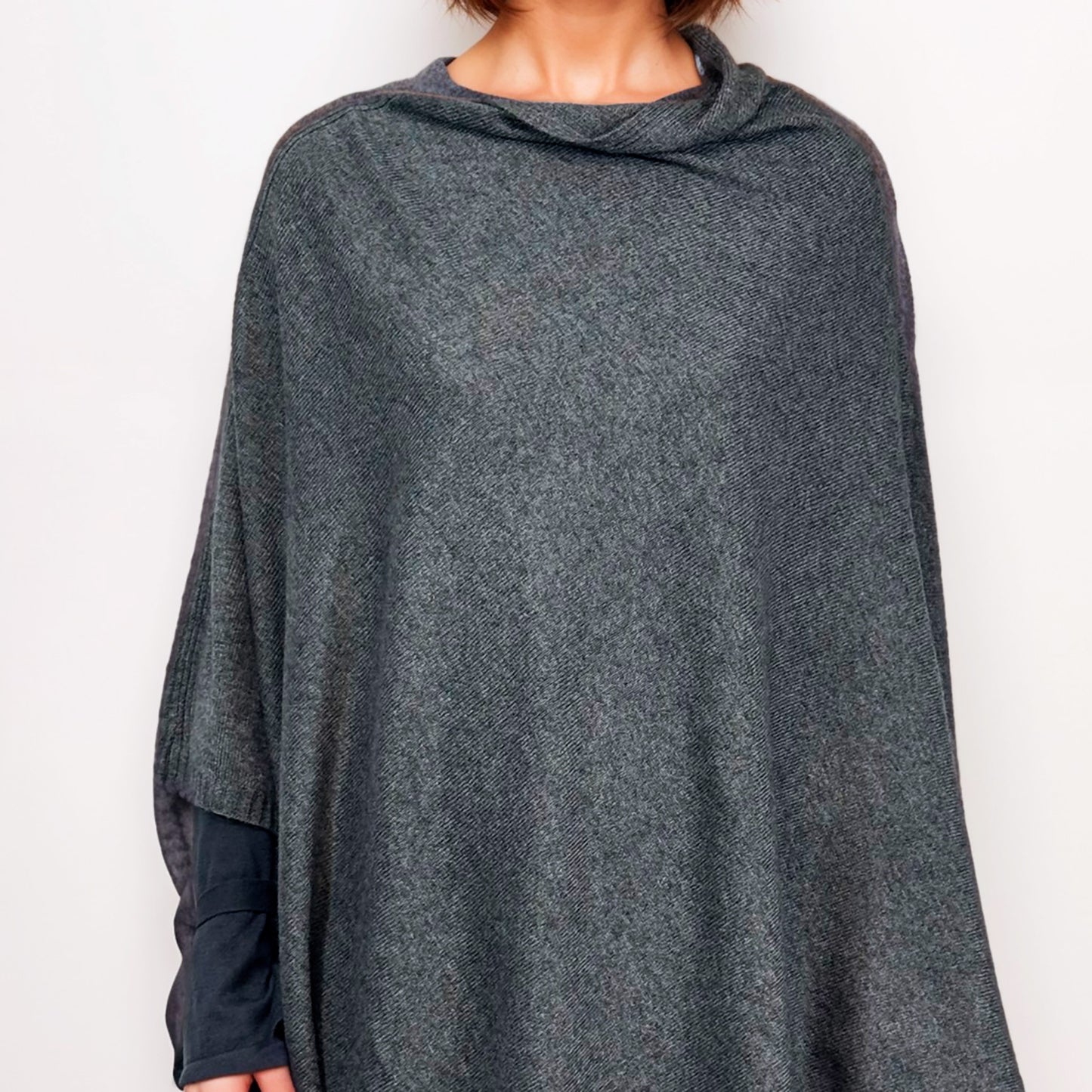 Poncho 100% Cachemire - Kashmir Luxe Authentique | Gris Élégant | Fabriqué en Inde | AKÅSA Biarritz
