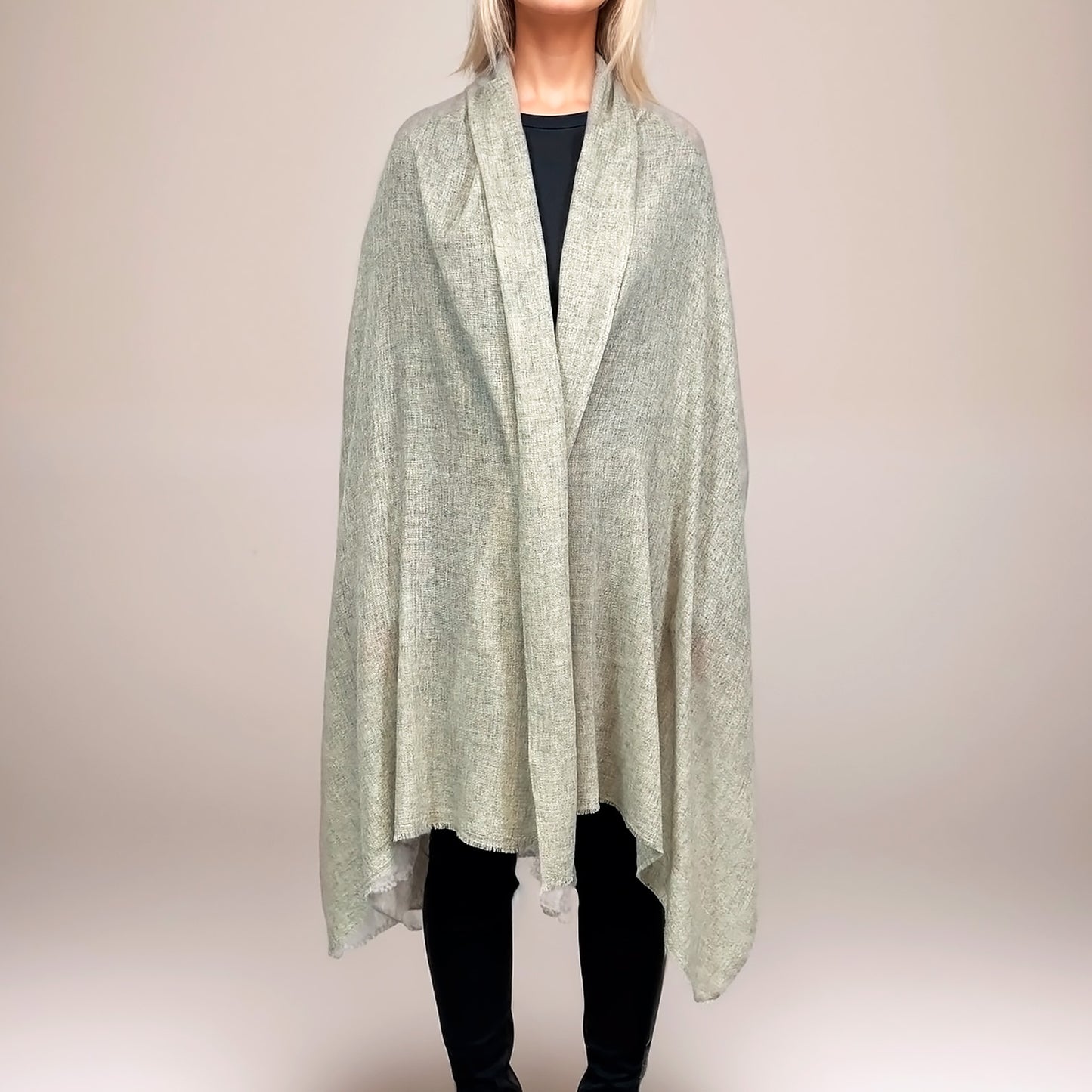 Écharpe en 100% Cachemire – Élégance et Confort (70cm x 2m) - Gris Clair