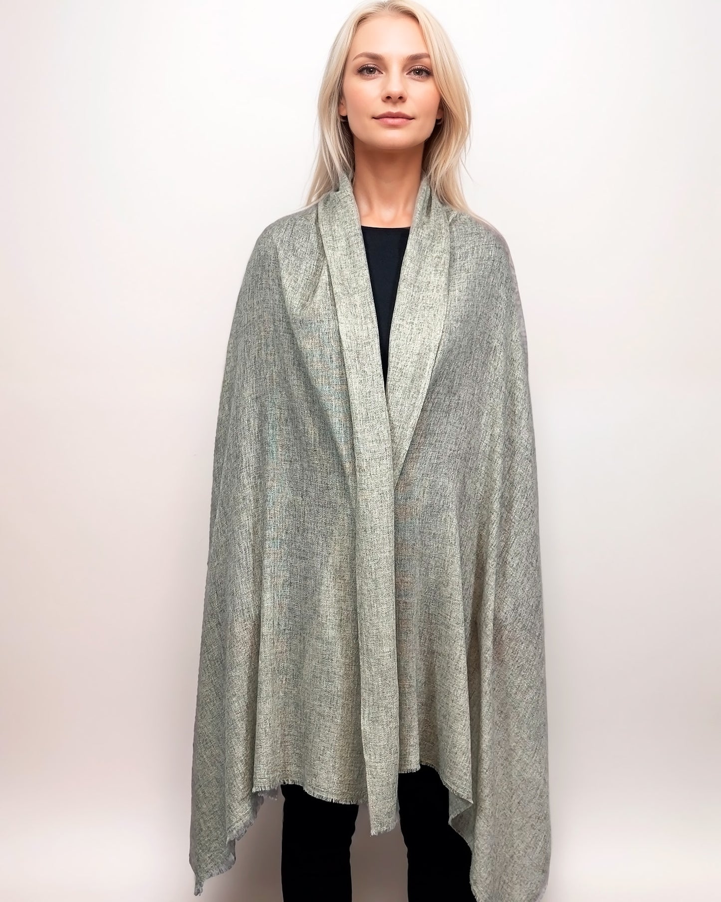 Écharpe en 100% Cachemire – Élégance et Confort (70cm x 2m) - Gris Clair