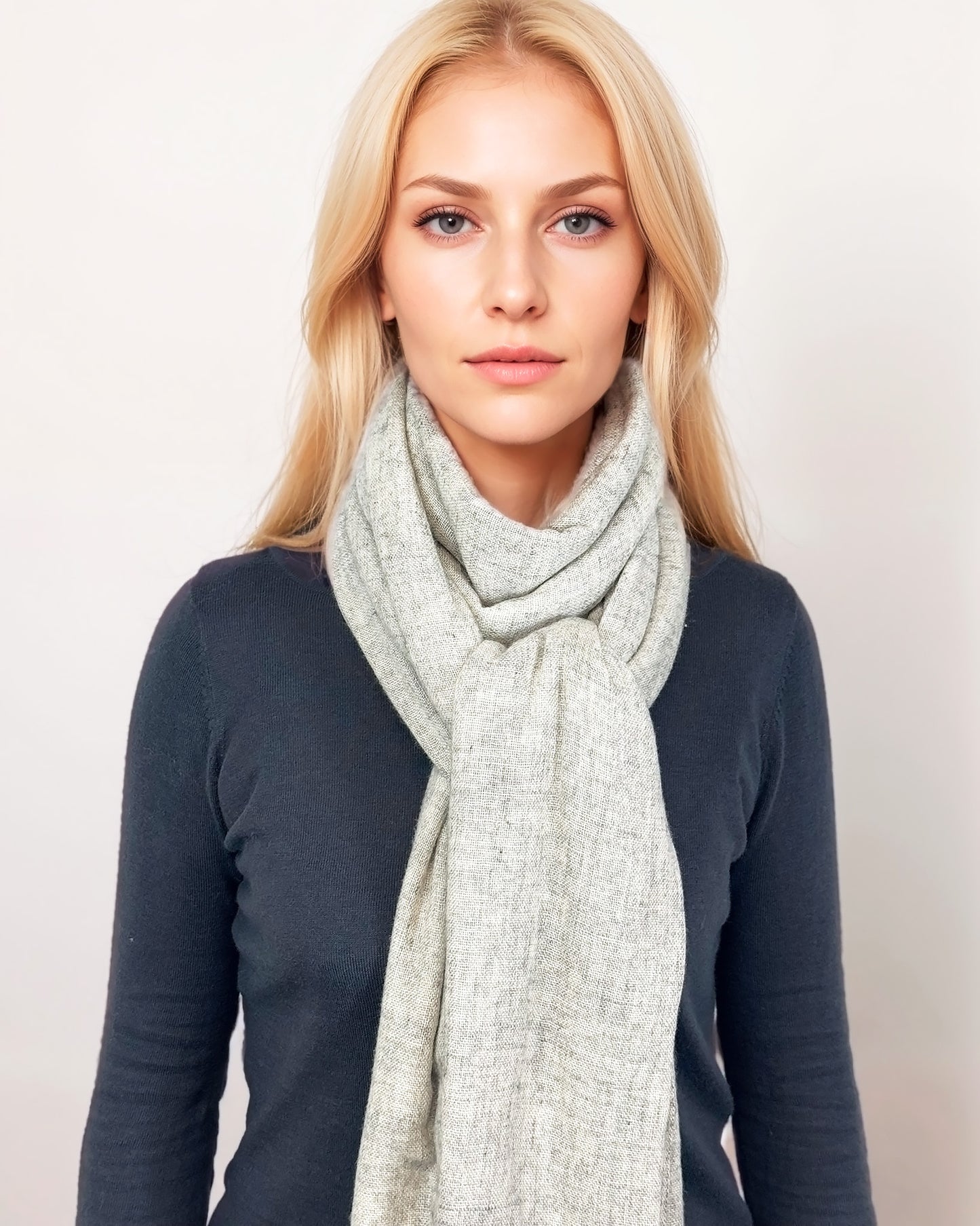 Écharpe en 100% Cachemire – Élégance et Confort (100cm x 220cm) - Gris Clair