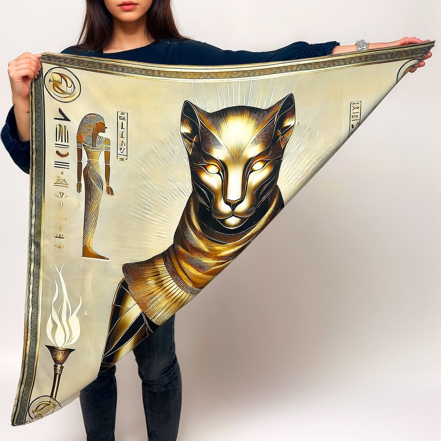 Sekhmet: Force Ardente – 𓋴𓐍𓏏 (Sḫmt) - Carré 88 en Sergé de Soie 16 Mommes