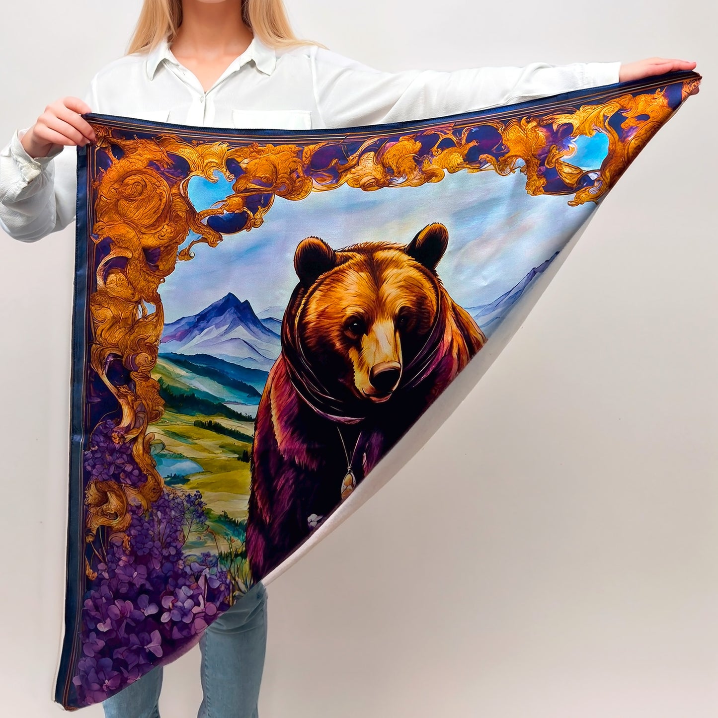 Carré de Soie 100% - Maison AKÅSA Biarritz - ᏲᎾ - Yona - (L'Ours) - Astrologie Amérindienne