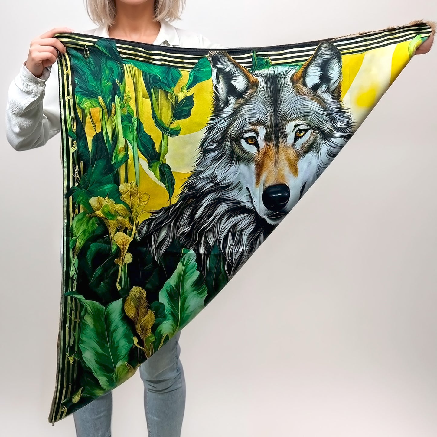 100 % Seidenquadrat – Maison AKÅSA Biarritz – ᏩᏯ – Waya (Der Wolf)