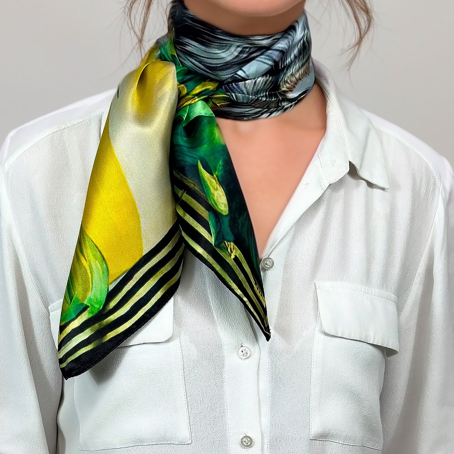 100% Silk Square - Maison AKÅSA Biarritz - ᏩᏯ - Waya (The Wolf)