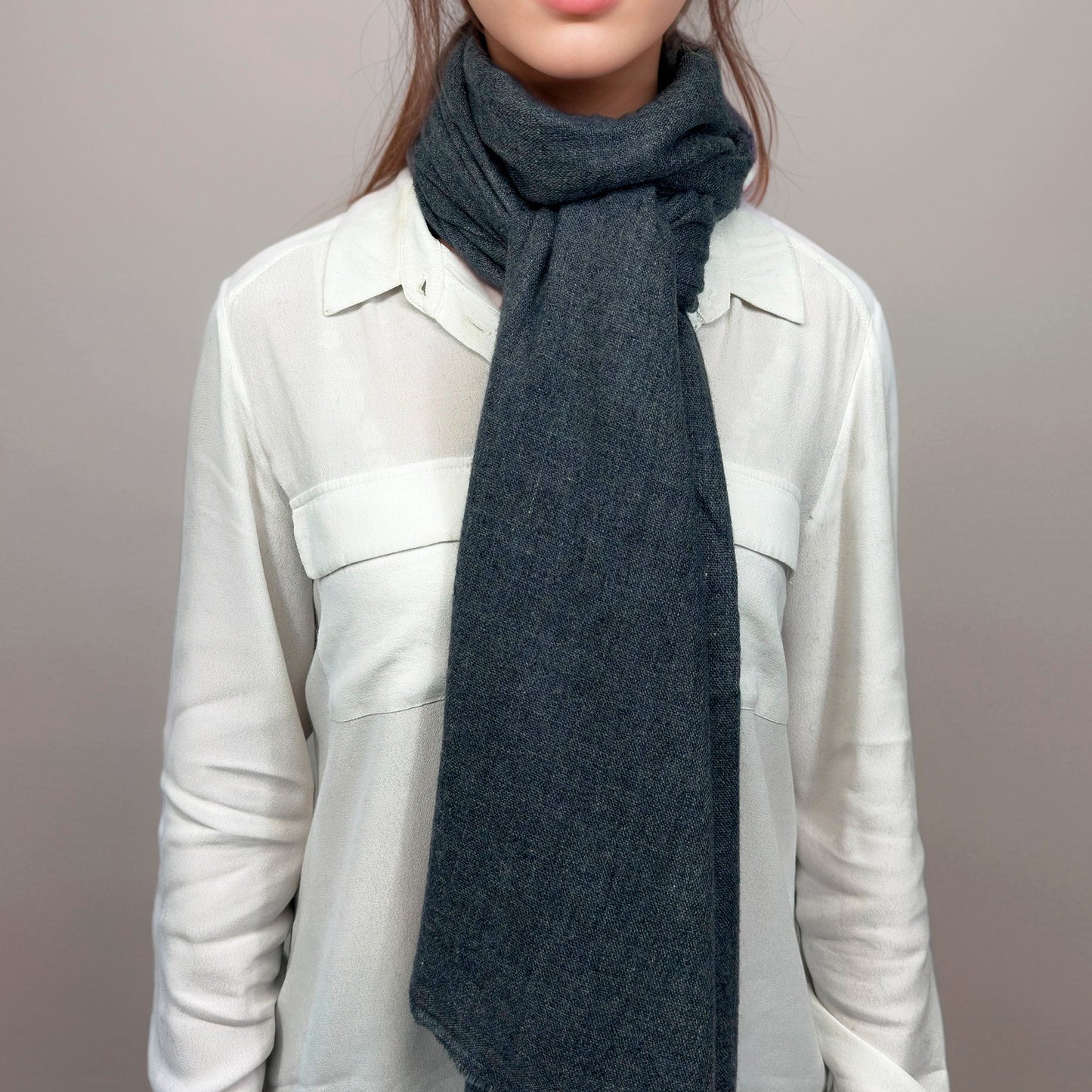 Écharpe en 100% Cachemire – Élégance et Confort (100cm x 220cm) - Gris Foncé