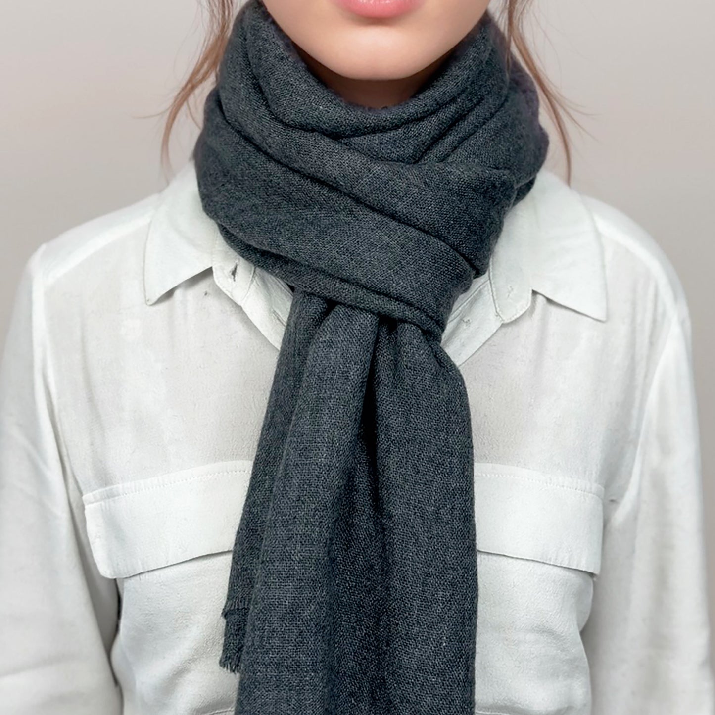 Écharpe en 100% Cachemire – Élégance et Confort (100cm x 220cm) - Gris Foncé