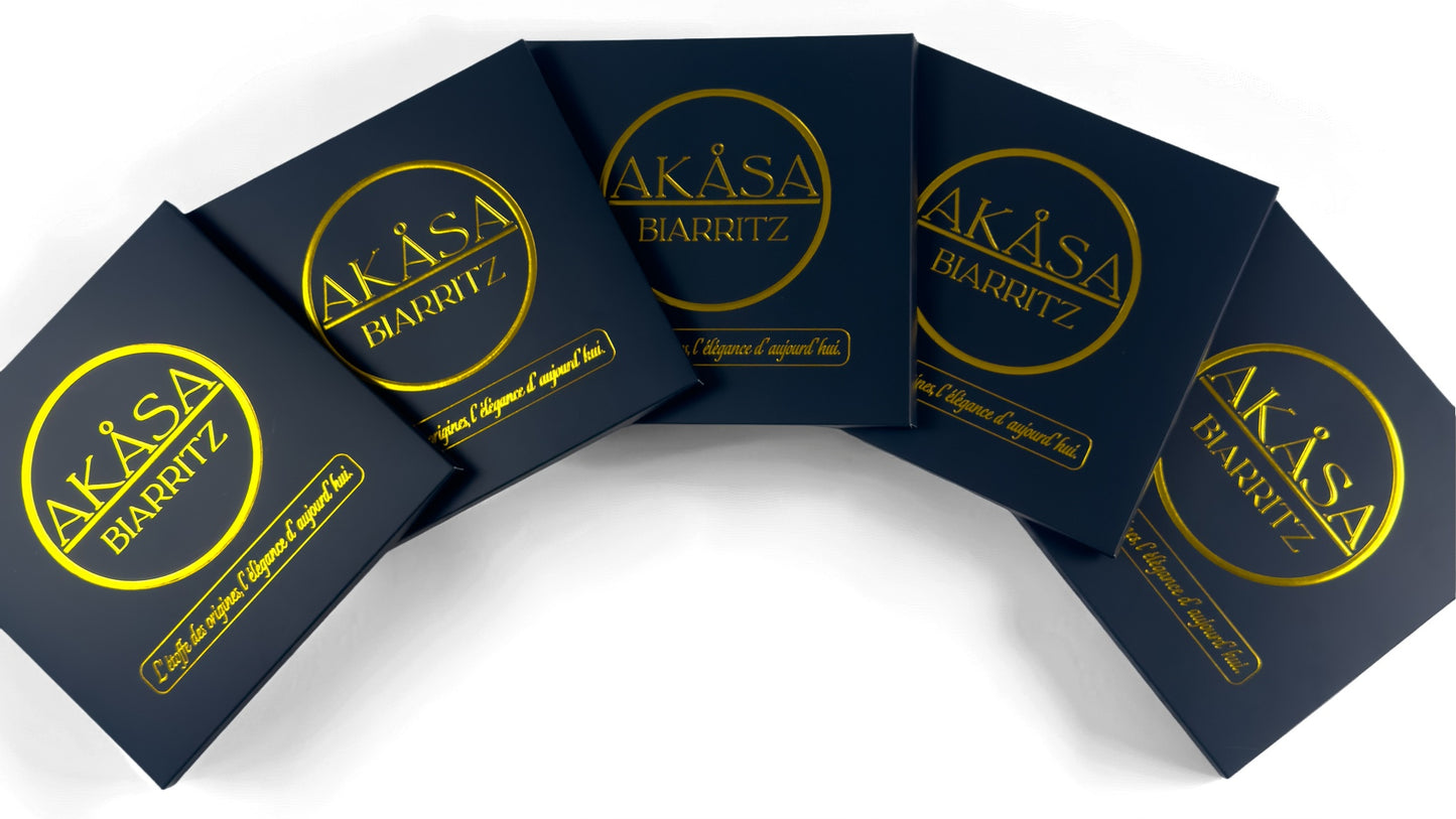 100% Silk Square – Maison AKÅSA Biarritz – ᏥᏯ – Tsiya – (La Loutre)