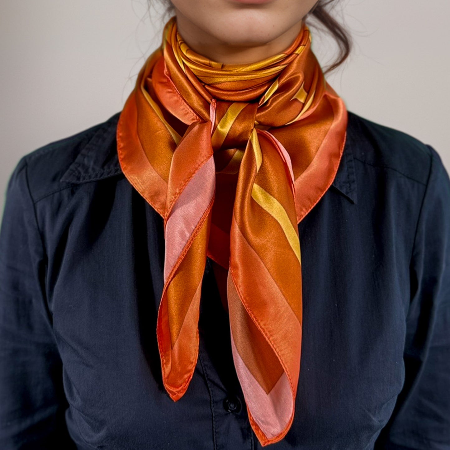 Leo Seidenquadrat - Zodia Essentialia 88 cm