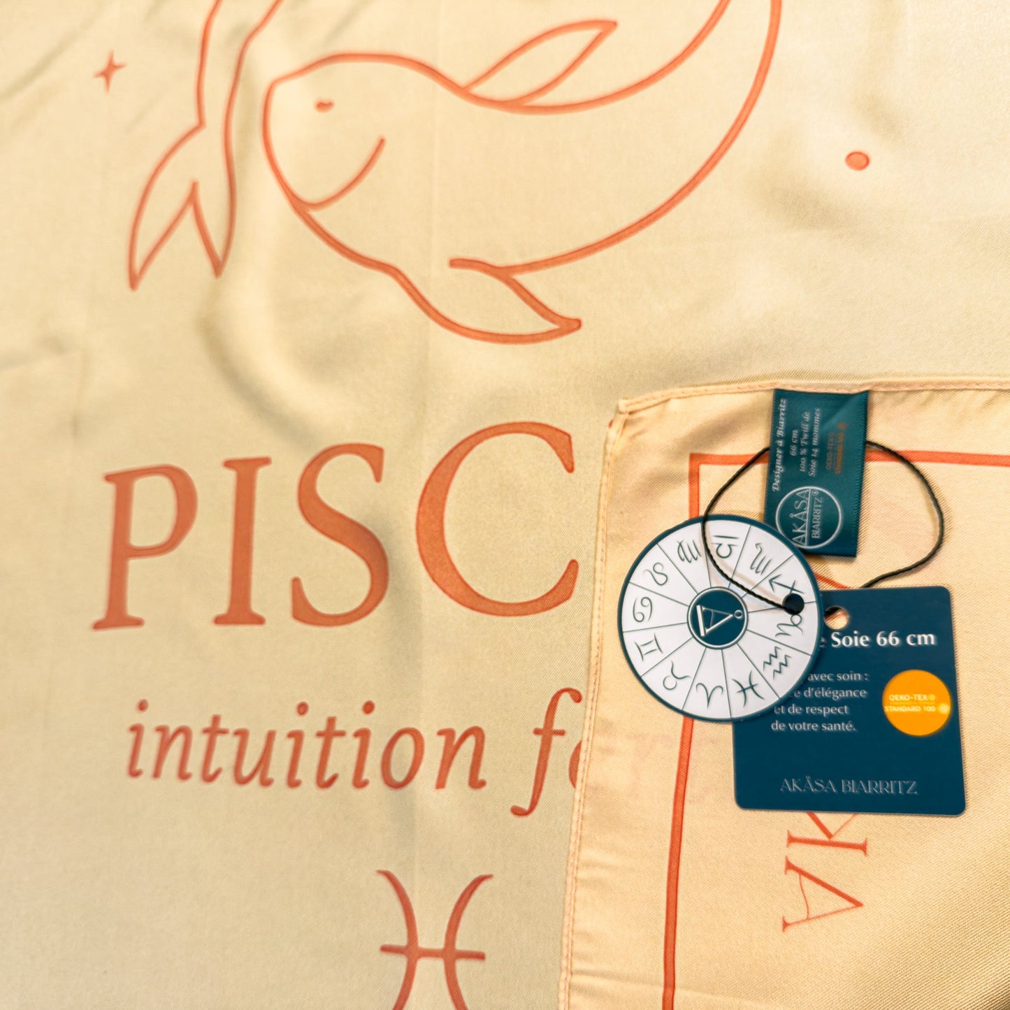 Carré de soie Pisces – Blush Constellation 66 cm