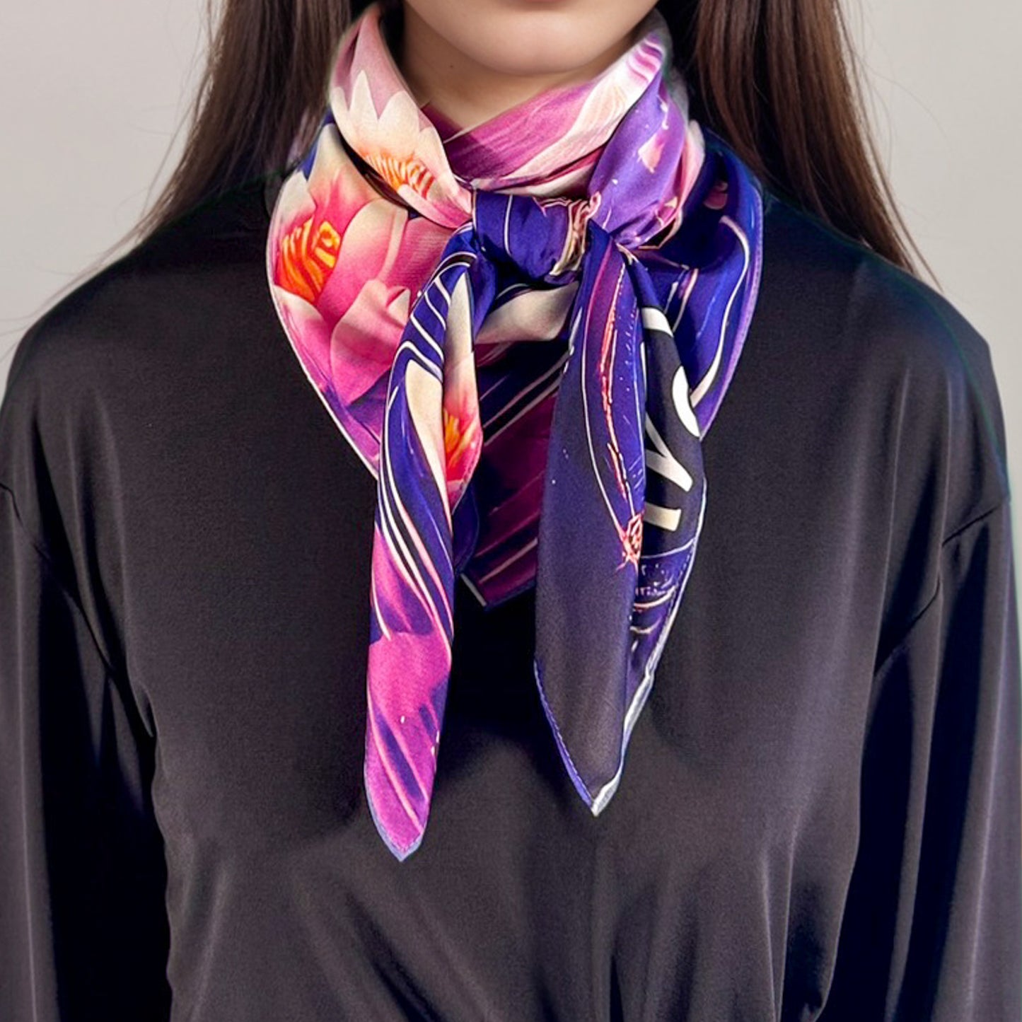 Carré 88 en Soie – Isis : Amour Infini et Magie Protectrice