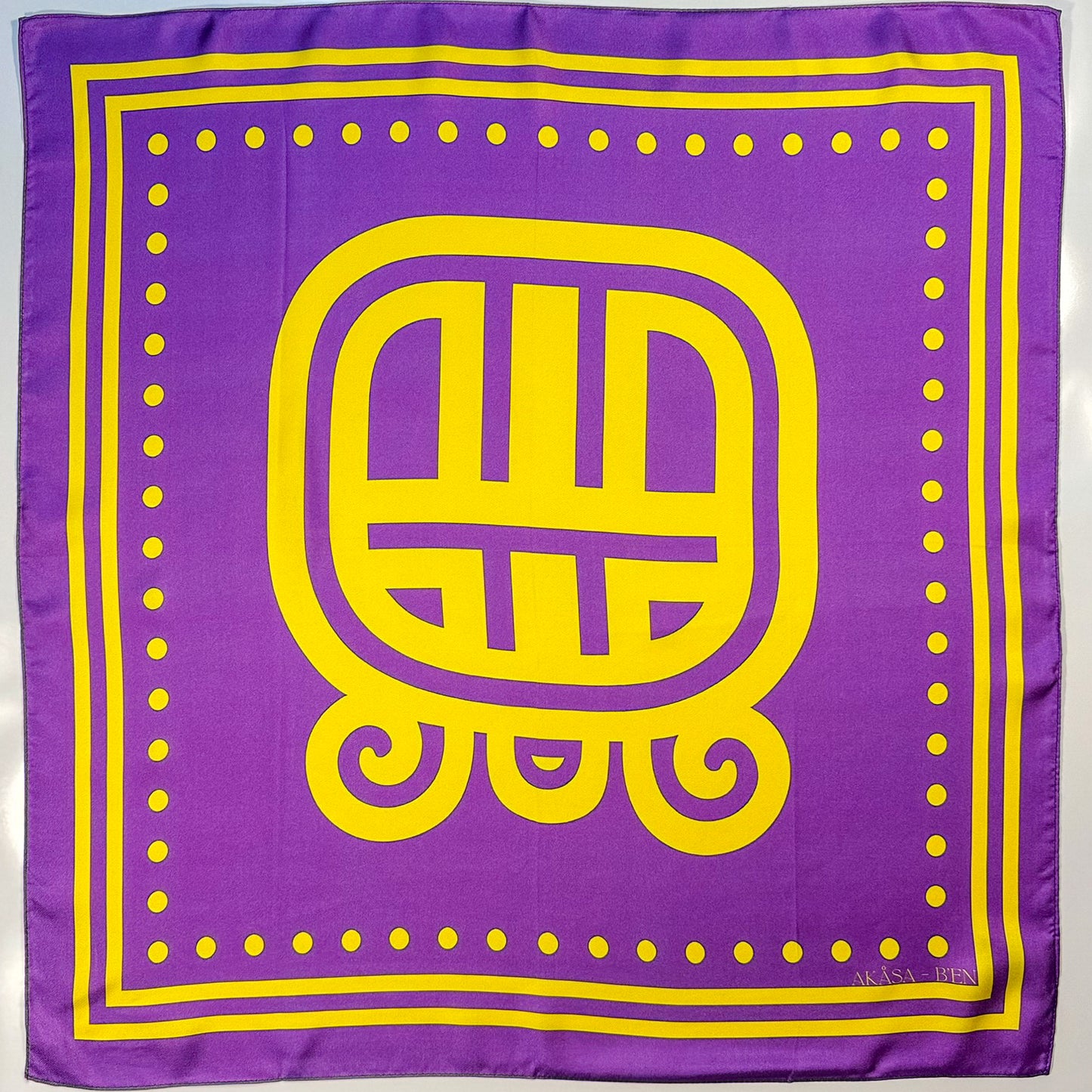 Carré de soie Maya Pop "B’en" – Pilier Intérieur