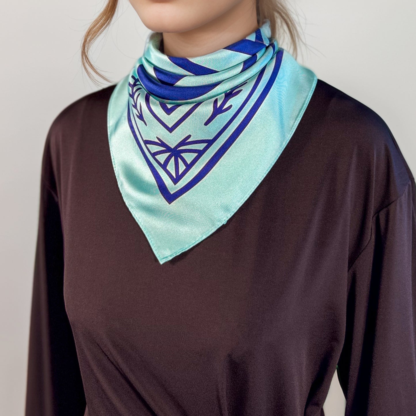 Carré de soie Maya Pop "Ik’" – Souffle Sacré