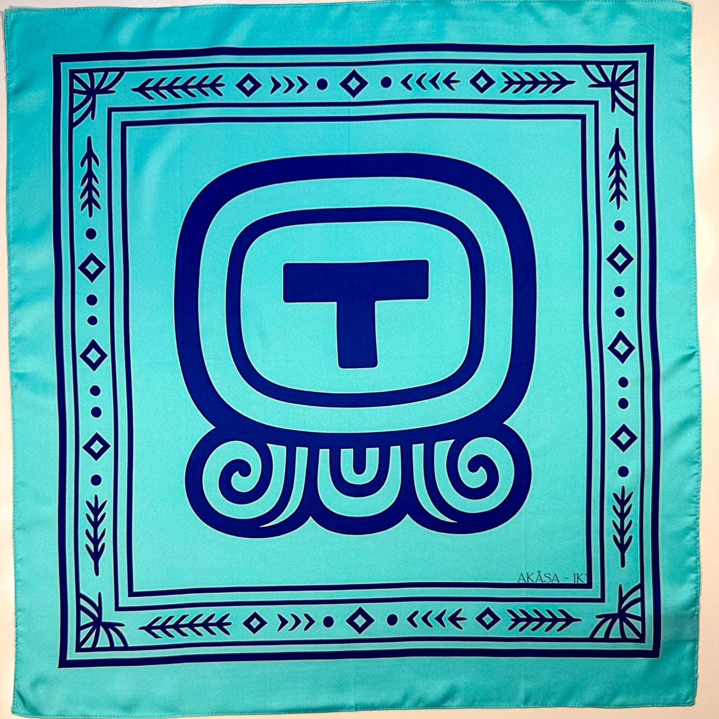 Carré de soie Maya Pop "Ik’" – Souffle Sacré