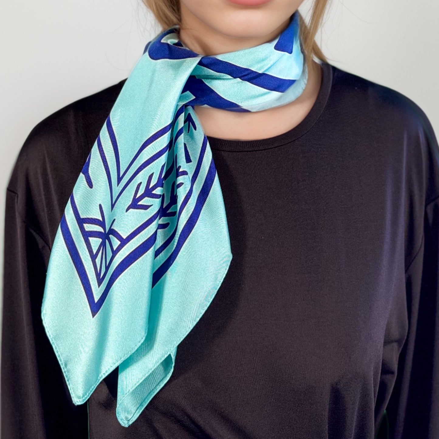 Carré de soie Maya Pop "Ik’" – Souffle Sacré