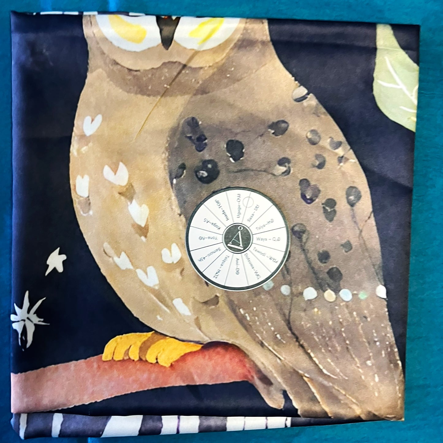 ᎤᎫᎫ (Ugugu) - Foulard Carré 66cm | Signe de la Chouette (23 Novembre - 21 Décembre) | Astrologie Amérindienne | AKÅSA Biarritz