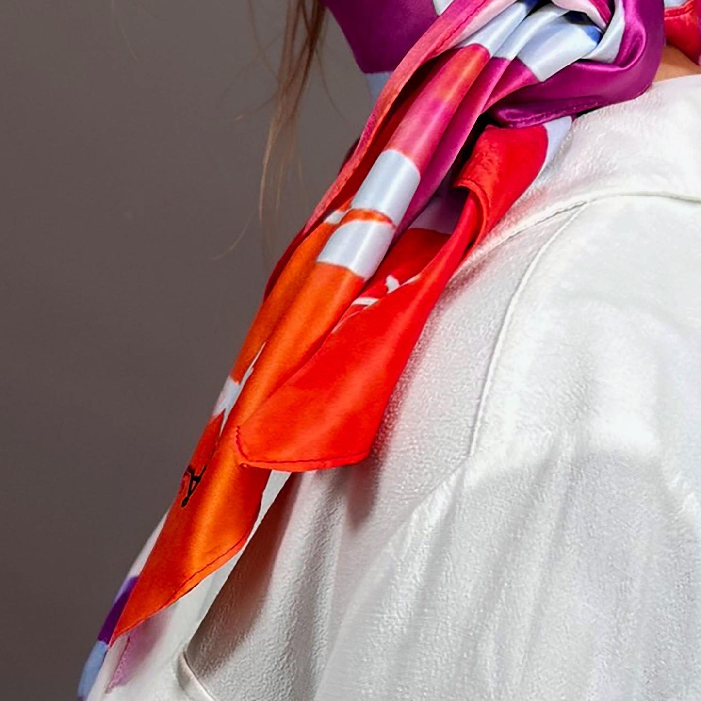 ᏥᏯ (Tsiya) - Foulard Carré 66cm | Signe de la Loutre (20 Janvier - 18 Février) | Astrologie Amérindienne | AKÅSA Biarritz