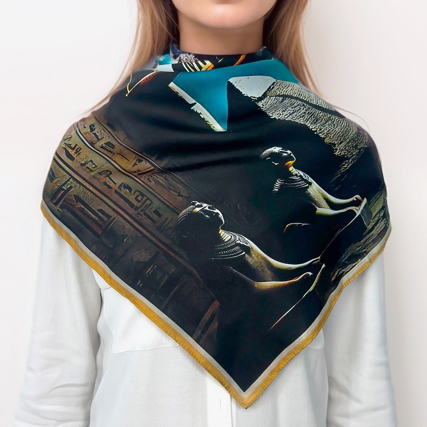 Pañuelo 100% Seda - Maison AKÅSA Biarritz - ᏔᏬᏗ - Tawodi - (El Halcón) - Astrología Nativa Americana - 21 de Marzo al 19 de Abril