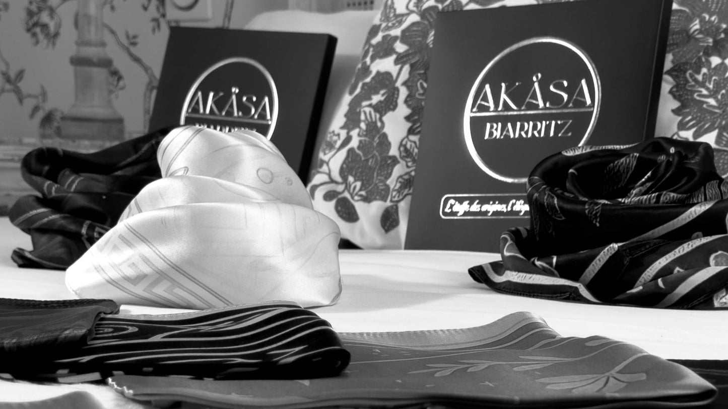 Cuadrado de Seda Maya Pop "Hombres" – Visión del Águila