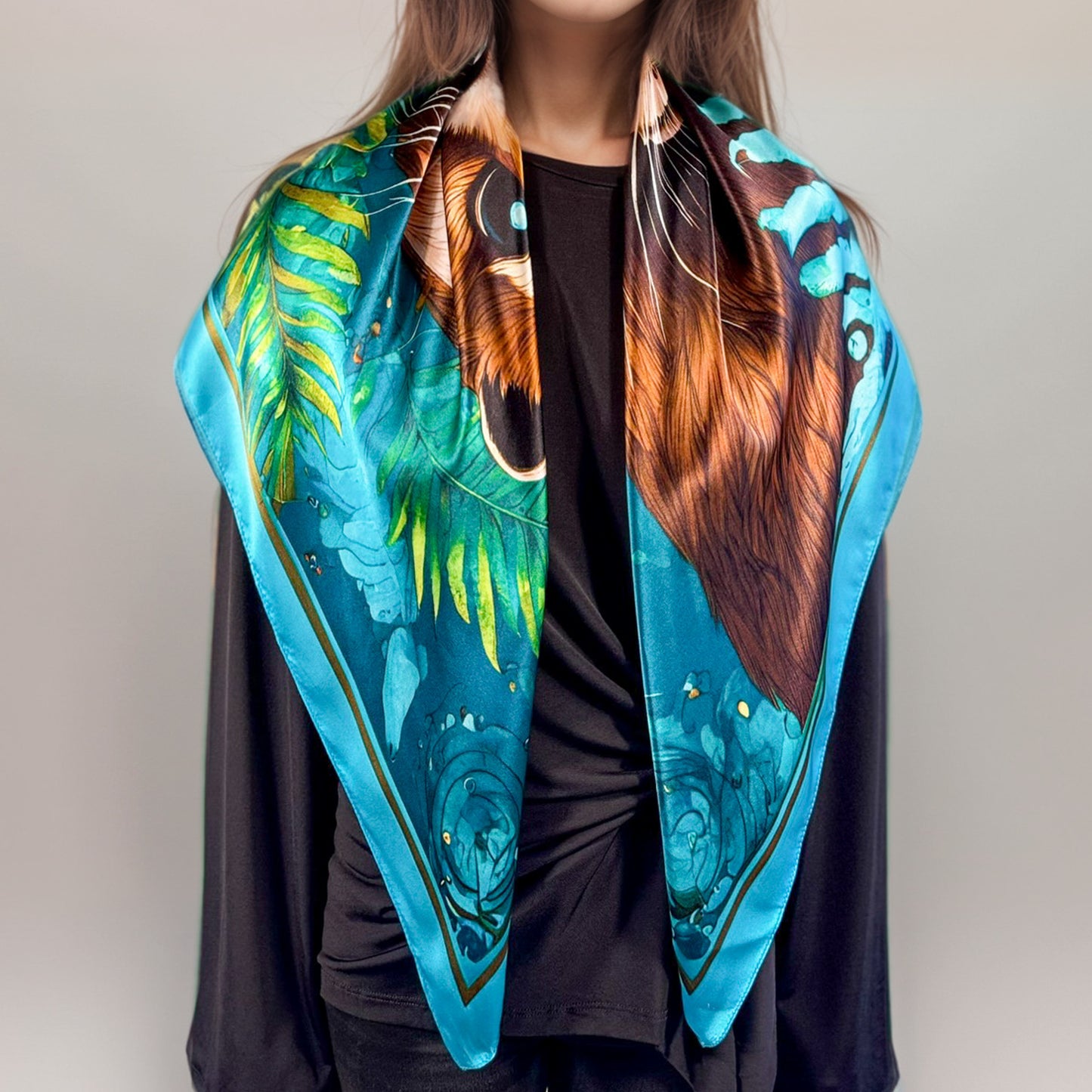 Carré de Soie 100% – Maison AKÅSA Biarritz – ᏥᏯ – Tsiya – (La Loutre)