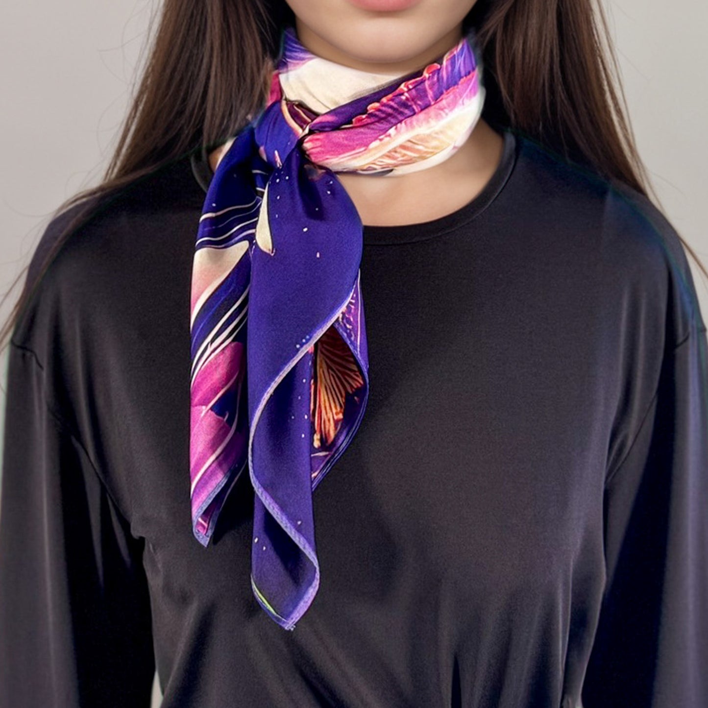 Carré 88 en Soie – Isis : Amour Infini et Magie Protectrice