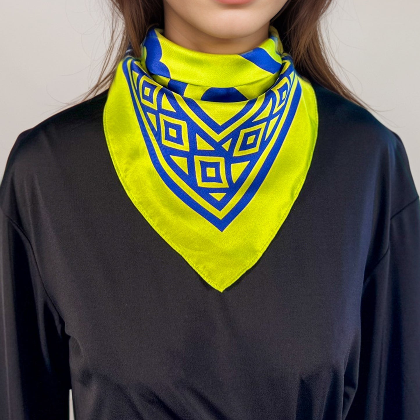 Carré de soie Maya Pop "Kib’" – Sagesse et Purification