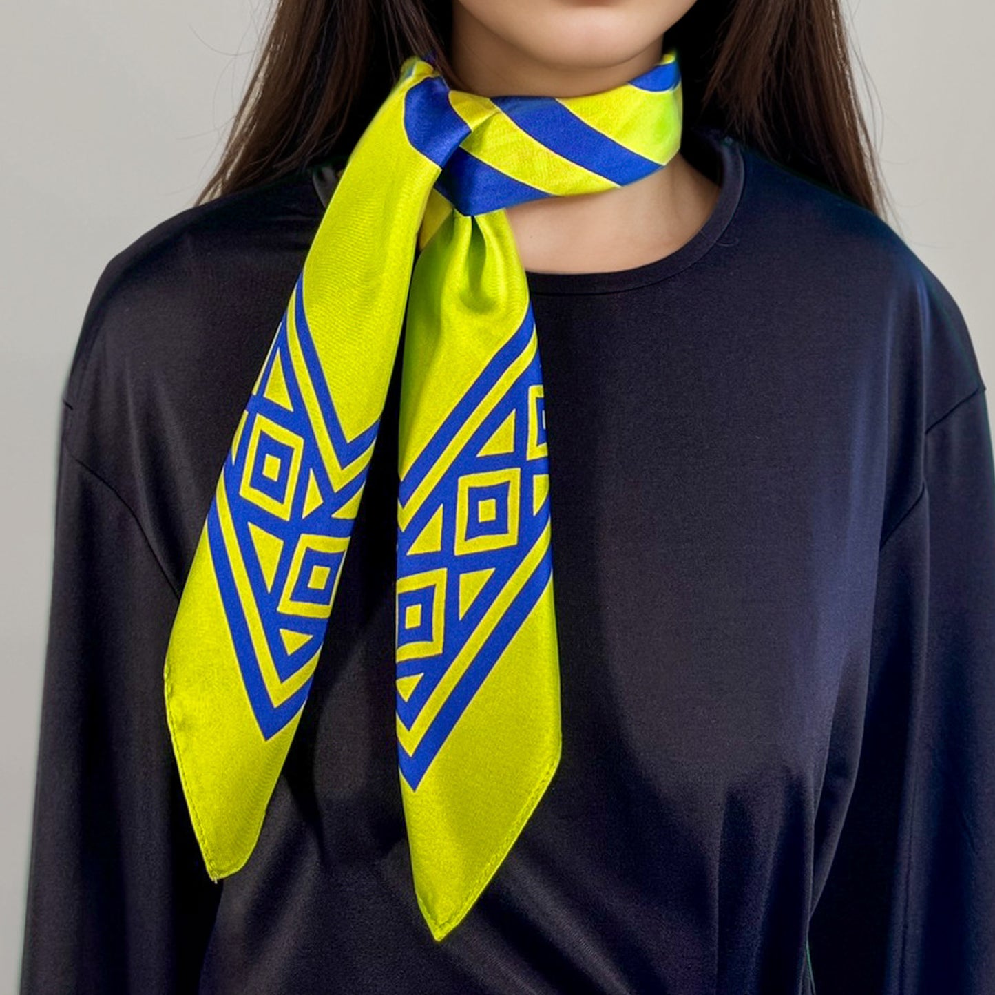 Carré de soie Maya Pop "Kib’" – Sagesse et Purification